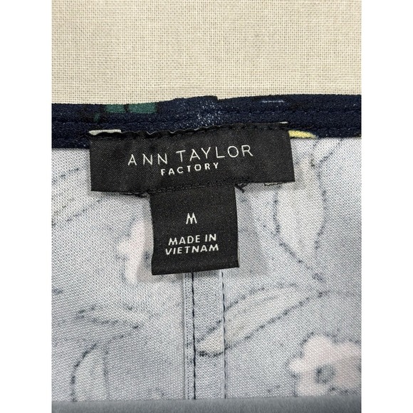 Ann Taylor Floral Sleeveless Top M Navy Tie Front Blouse Career Office Romantic - Picture 4 of 7